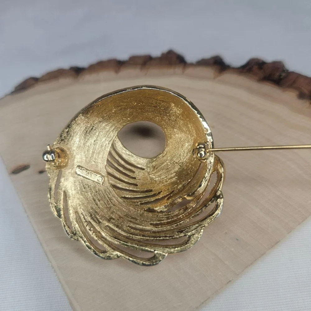Monet Vintage Gold Tone Swirl Brooch Pin EUC 1.5